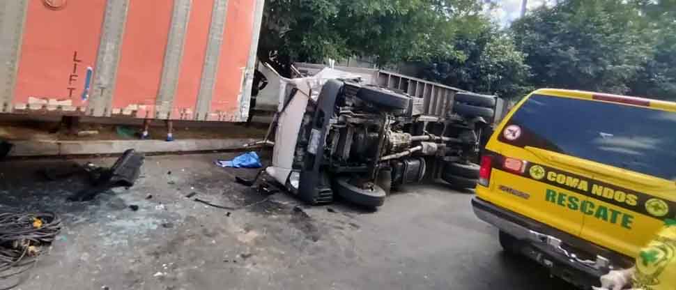 Reportan camión volcado en zona franca de San Bartolo, Ilopango