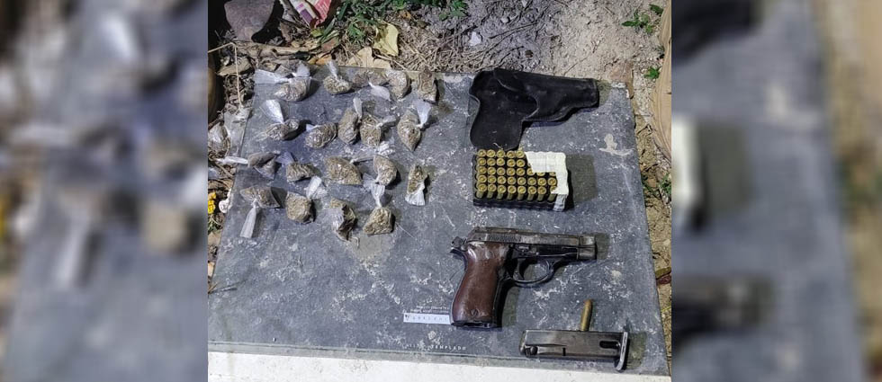 Hallan un arma de fuego, municiones y droga abandonadas en Soyapango