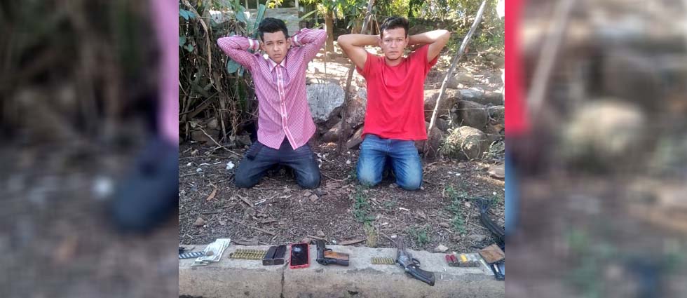 Arrestan a sujetos y les incautan armas, municiones y dinero en efectivo