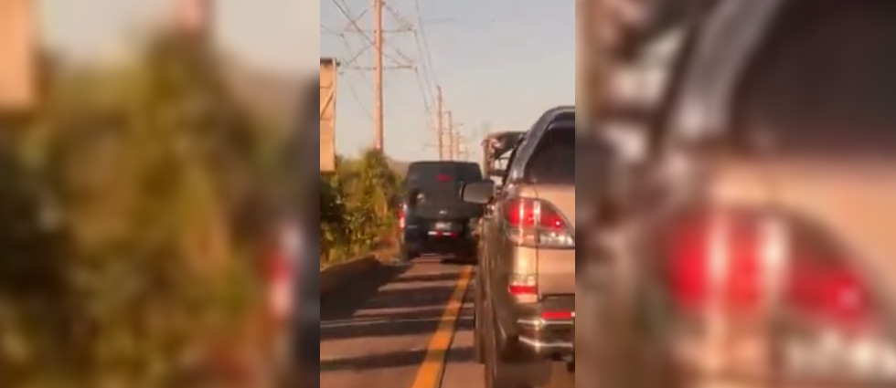 Captan a microbusero haciendo tercer carril sobre la carretera de Oro