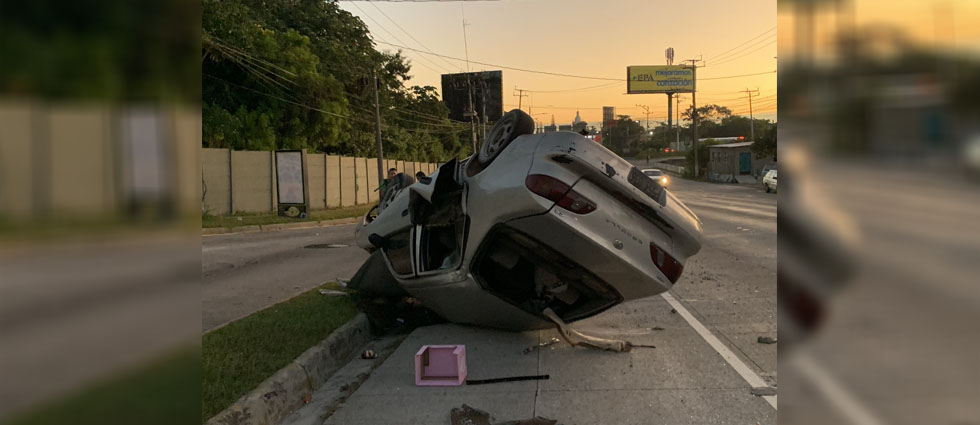 Conductora acaba en el hospital tras accidentarse sobre la carretera Panamericana