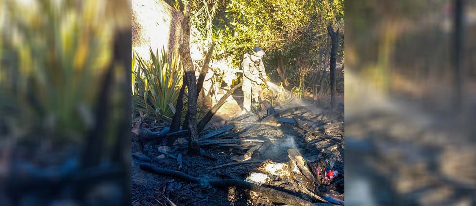 Incendio consume vivienda hecha de lámina y madera
