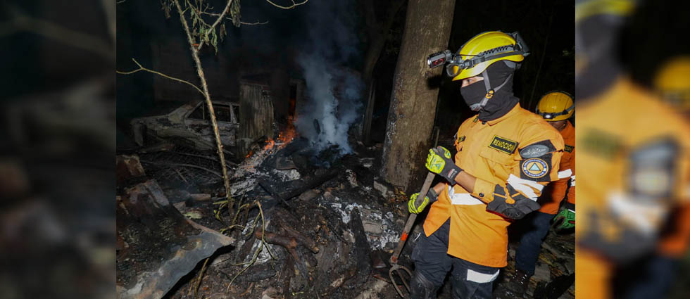 Fuerte incendio consume vivienda en Apopa