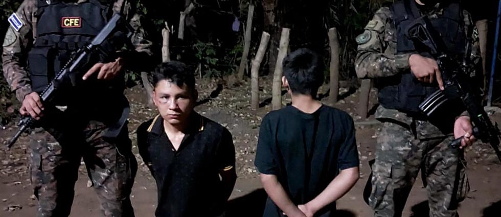 Ciudadanos golpean a MS que intentó extorsionarlos y luego lo denunciaron para ser arrestado