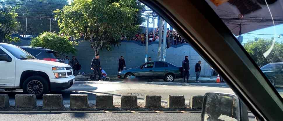 Reportan motociclistas arrollados en Alameda Juan Pablo II, San Salvador