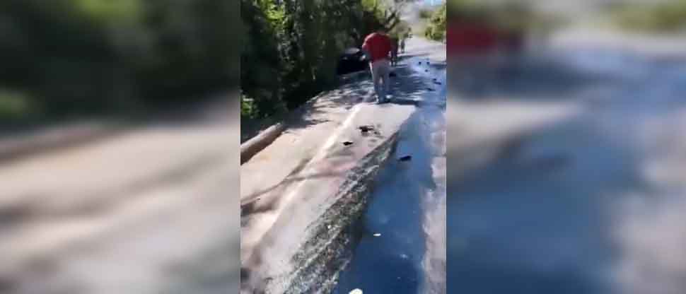 Reportan choque entre autobús y vehículo particular en carretera a Candelaria La Frontera