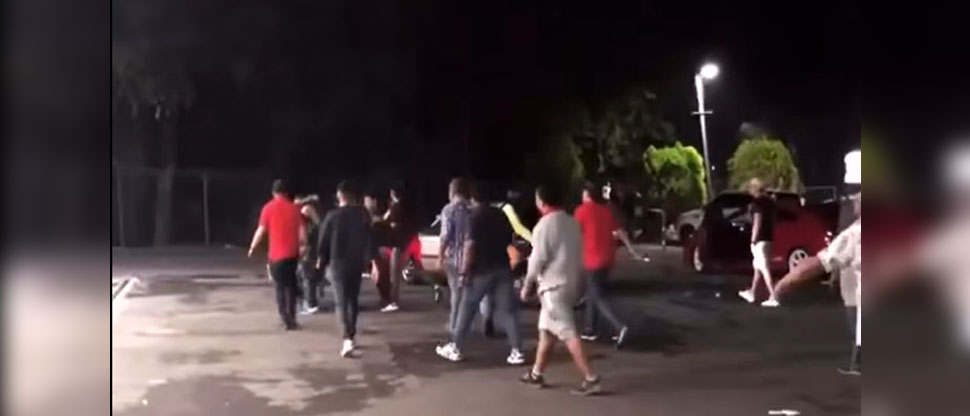 Intolerancia: Captan batalla campal de jóvenes en gasolinera de Santa Ana