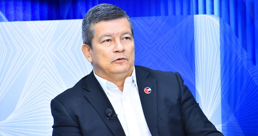Chino Flores: «Me voy a inscribir como precandidato para buscar la presidencia por el FMLN»