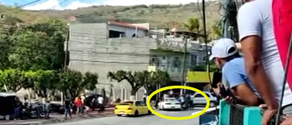 Automovilista se estrella durante carrera en plena ciudad guatemalteca