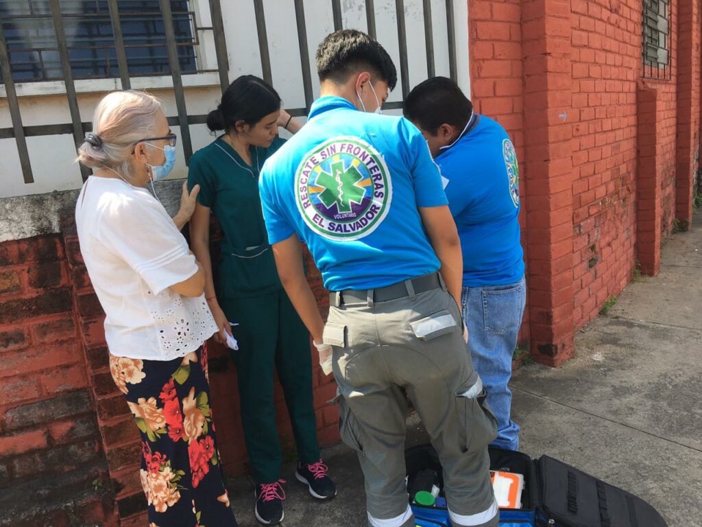 Jovencita pierde el control y vuelca su vehículo en Santa Ana – El Blog