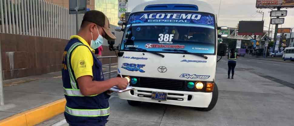 Más de 262,000 multas fueron impuestas en el 2022; 30, 661 fueron al transporte colectivo