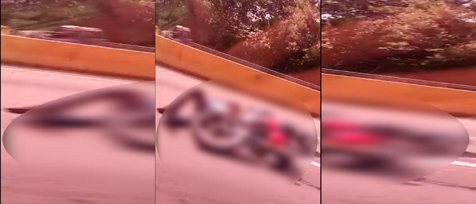 Motociclista se accidenta en el bulevar Monseñor Romero y queda tendido en el pavimento