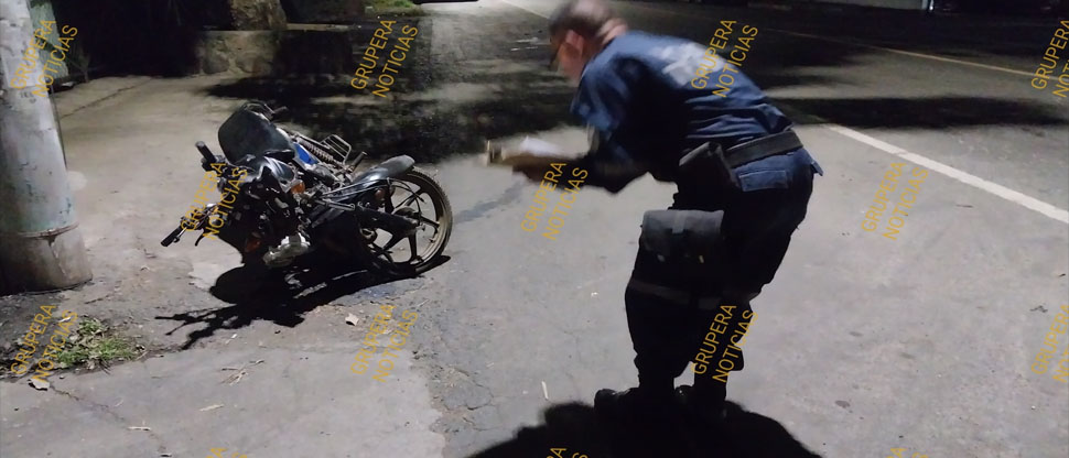 Un fallecido y un lesionado es el saldo de un mortal choque entre motocicleta y tráiler en Sonsonate