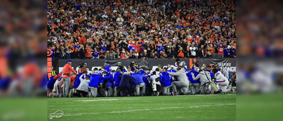Terror en la NFL: Resucitan a jugador de los Bills en plena cancha tras sufrir un paro cardíaco