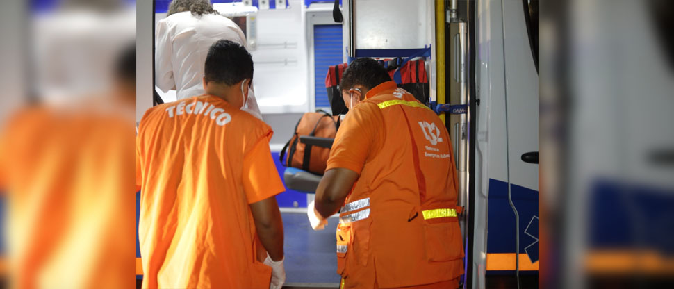 Nueve jóvenes se desmayan en la playa por la deshidratación severa