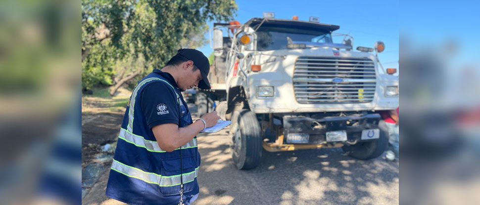Sancionan a camionero por circular con llantas lisas y luces no autorizadas