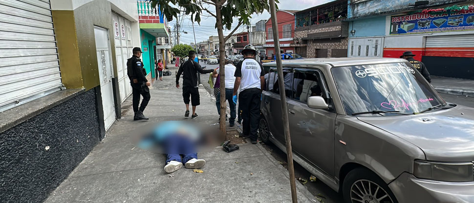 Sicarios acaban con la vida de menor de edad y dos adultos en la capital de Guatemala