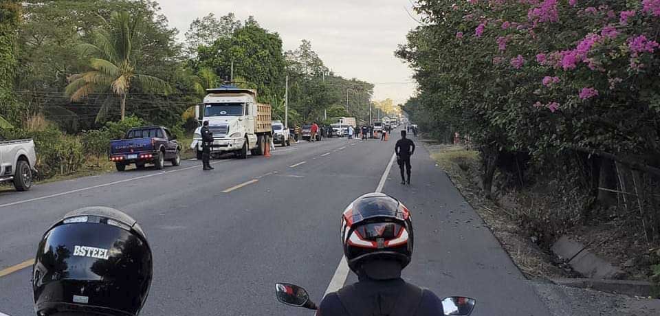 Aparatoso accidente de tránsito deja un motociclista fallecido en San Miguel