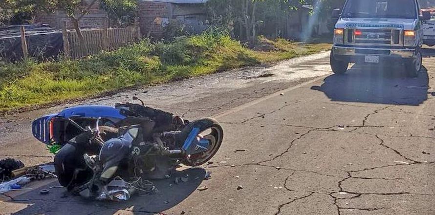 Grave accidente deja dos lesionado en carretera a Santa Ana
