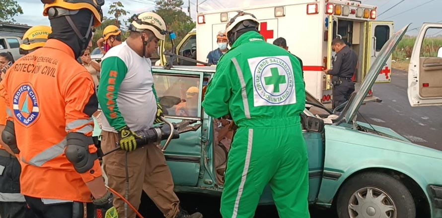 Familia se accidenta a primeras horas de este 1 de enero