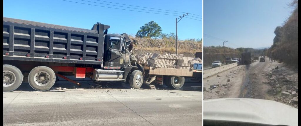 Choque entre camiones bloquea el paso en carretera al Puerto de La Libertad | VIDEO