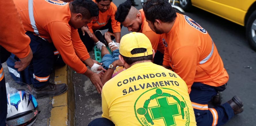 Exceso de velocidad | Reportan dos motociclistas lesionados en San Salvador