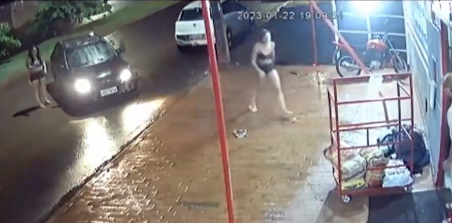 Joven mujer atropella y mata a su padrastro luego que  abusara de su madre