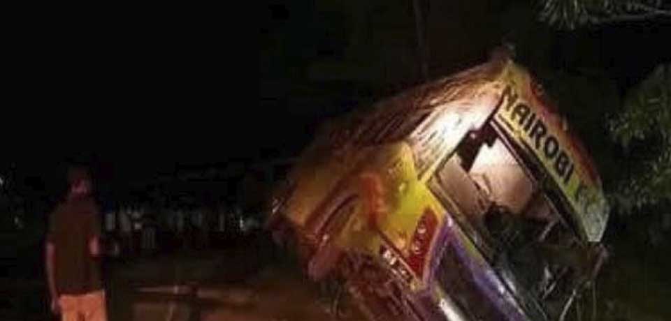 Al menos 21 muertos y 49 heridos en un accidente de autobús en Kenia