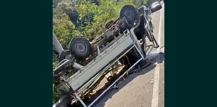 Reportan camión volcado en carretera Troncal del Norte