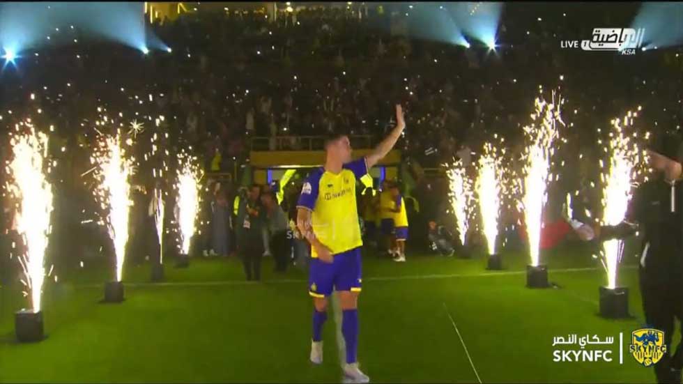 Cristiano Ronaldo es presentando por el Al-Nassr