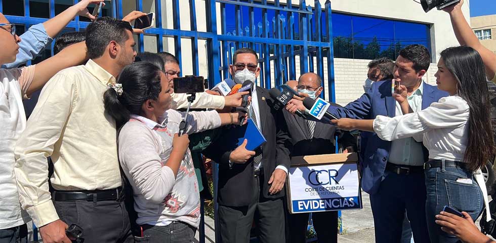 Corte de Cuentas presenta avisos ante FGR por actos de corrupción en diez alcaldías