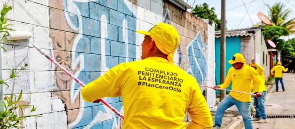 Centros Penales invita a la población a denunciar grafitis de pandillas en Soyapango