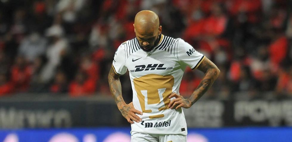 Malas noticias para Dani Alves: padre de Neymar dice que no pagará su fianza