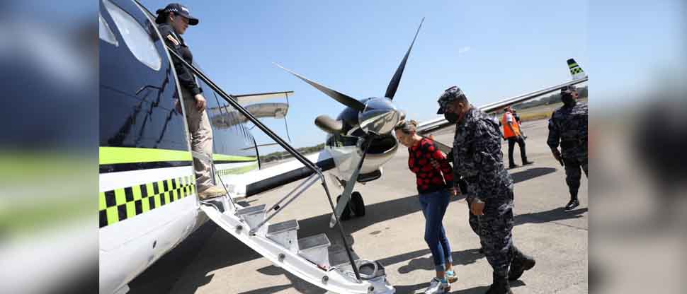 Expulsan de El Salvador a colombiana acusada del homicidio del fiscal antimafia de Paraguay