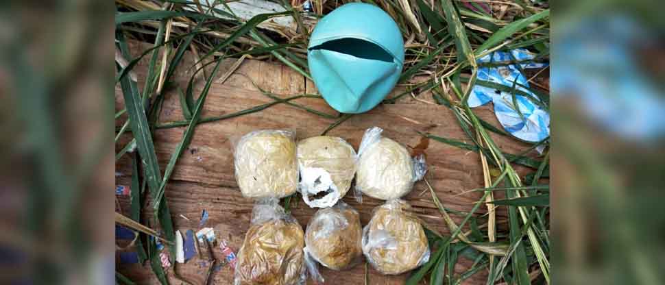 Militares incautan droga que sujetos ocultaban dentro de una pelota de plástico
