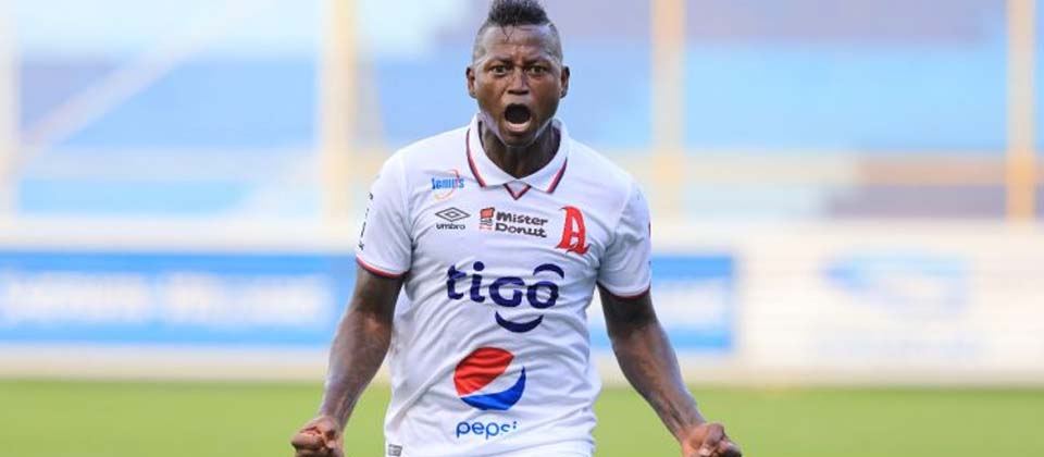 Presidente de Águila afirma que intentaron fichar a Duvier Riascos pero su salario está en «otra liga»