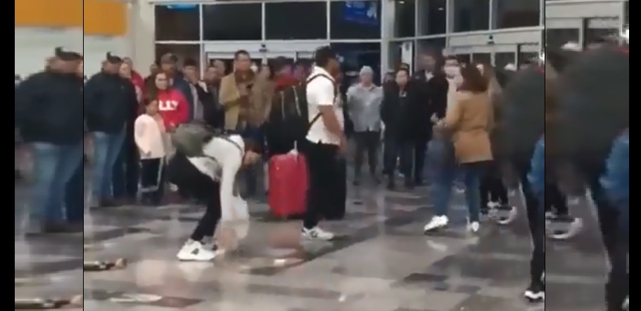 Sorprende a su esposo en el aeropuerto, antes de irse de viaje con otra mujer (VIDEO)