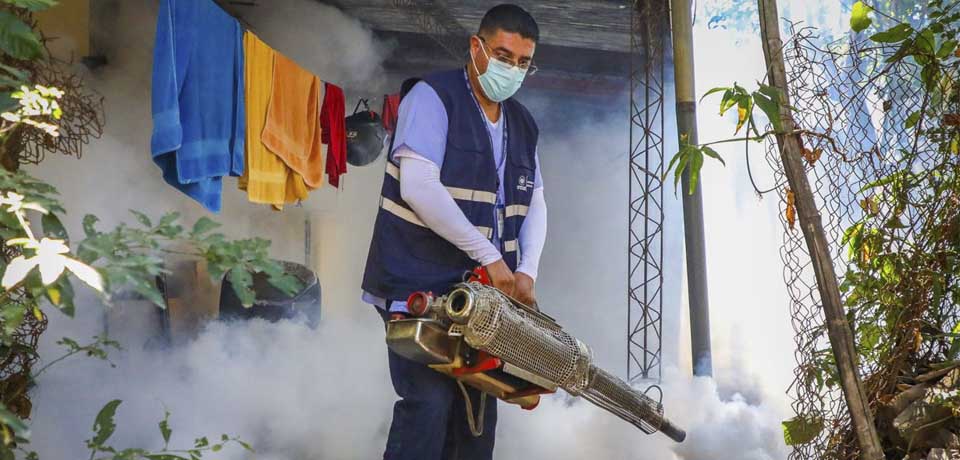 Desarrollan jornada de fumigación para prevenir el dengue en comunidad La Granjita