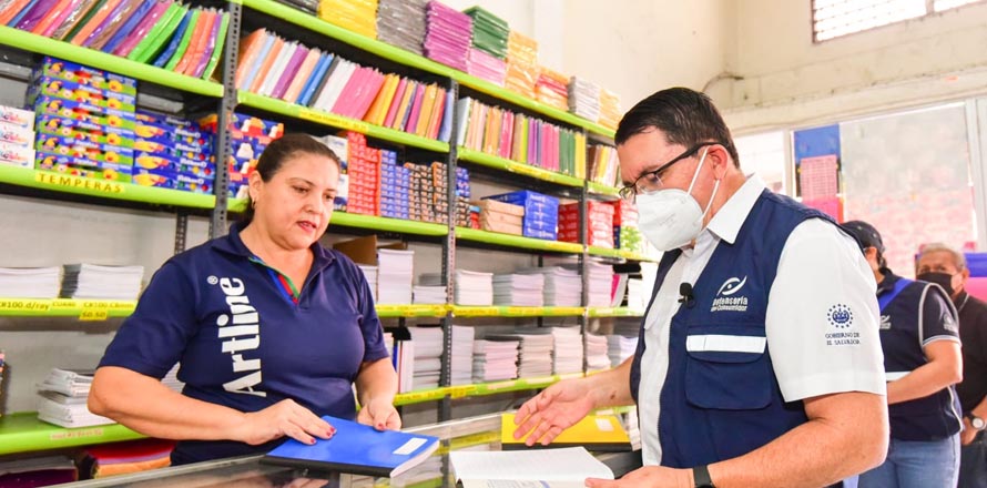 Defensoría del Consumidor verifica que librerías no incrementen precios de útiles escolares