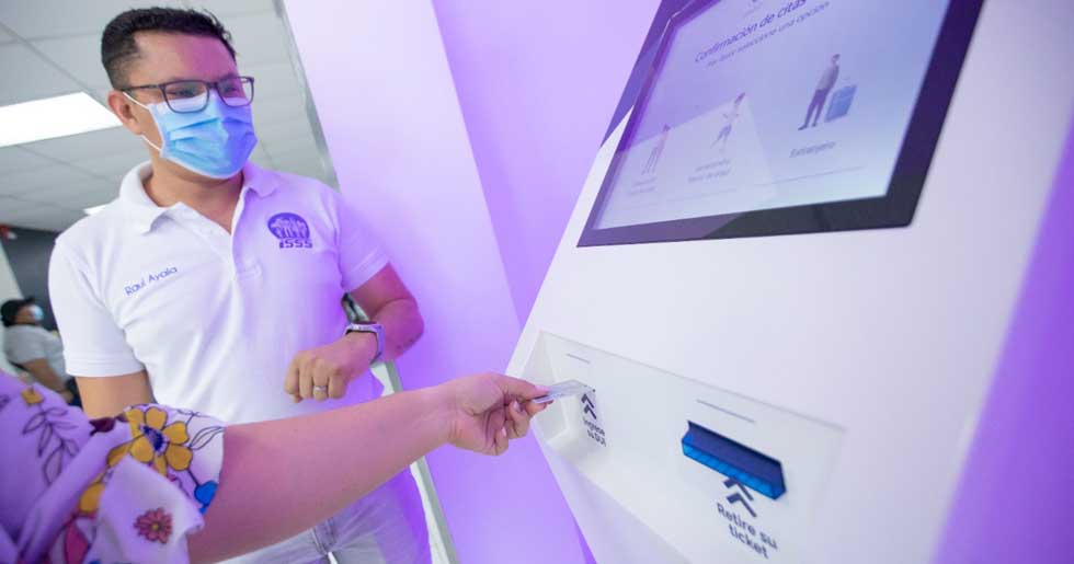 Pacientes del ISSS son beneficiados con la automatización del sistema de consultas