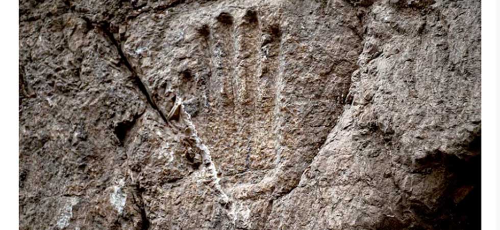 Arqueólogos investigan misteriosa mano tallada en la piedra en Jerusalén
