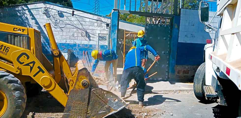 Ministerio de Educación construirá nuevo muro en escuela de Ahuachapán