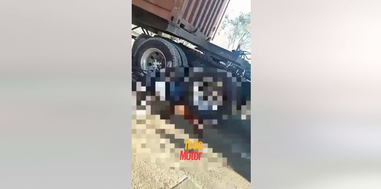 Conductor pierde la vida entre las llantas de un furgón cerca de redondel Integración | VIDEO