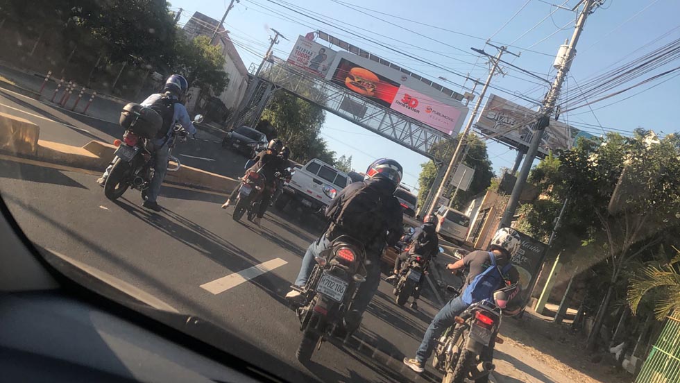 Motociclistas comienzan a acatar las normas de tránsito