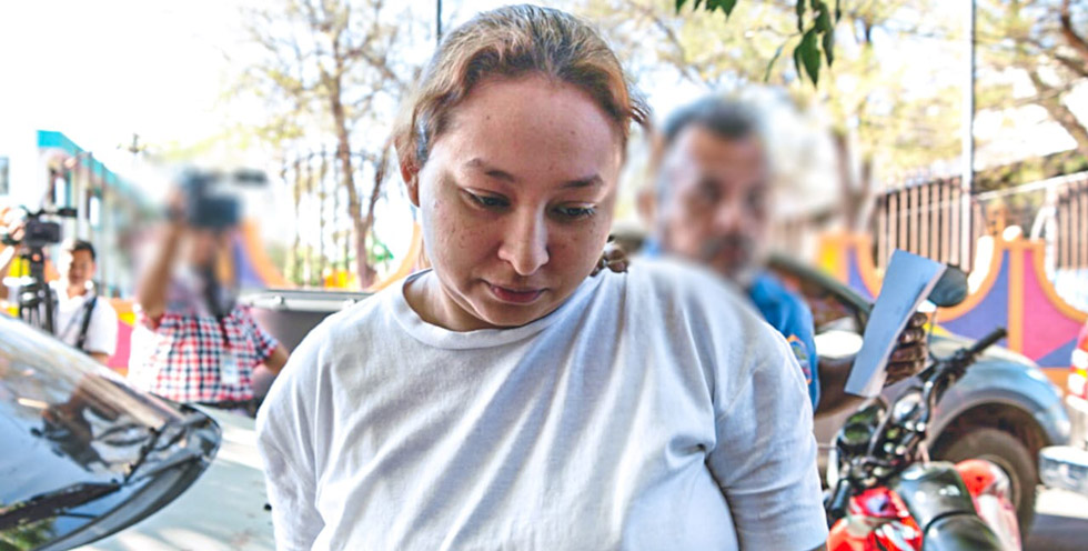 Mujer que asesinó a su hija de 6 años también es acusada de cómplice de violación