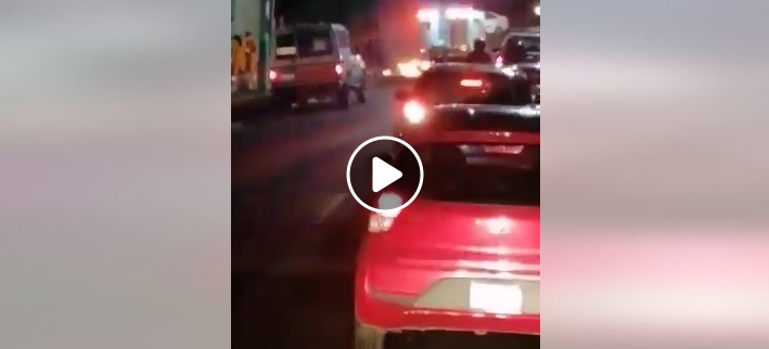 Conductor sufre fuerte accidente en el Puerto de La Libertad