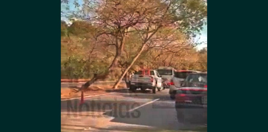 Reportan quíntuple accidente sobre carretera a Comalapa