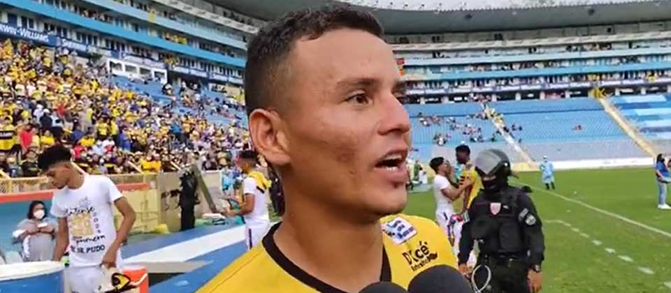 Jugador de Platense pide perdón a Fito Zelaya por golpearlo