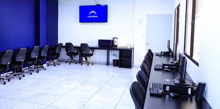 Inauguran moderna sala para periodistas que dan cobertura en Asamblea Legislativa