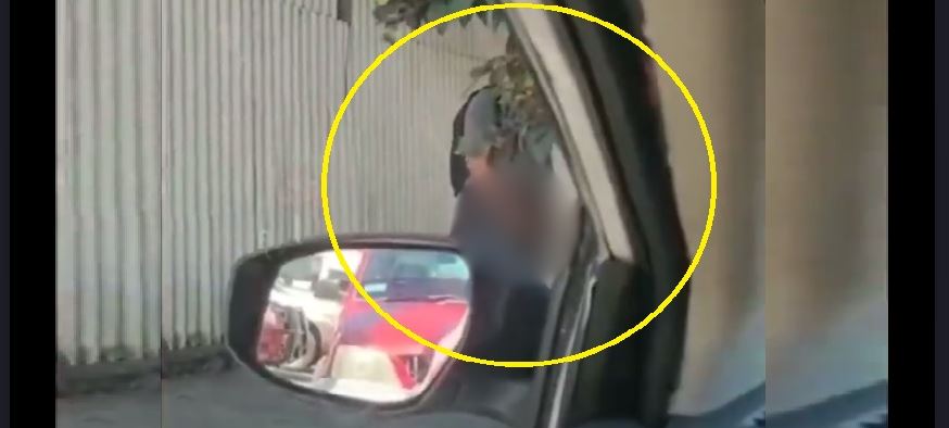 Denuncian a sujeto que se daba placer frente a mujeres en la vía pública de San Salvador | VIDEO